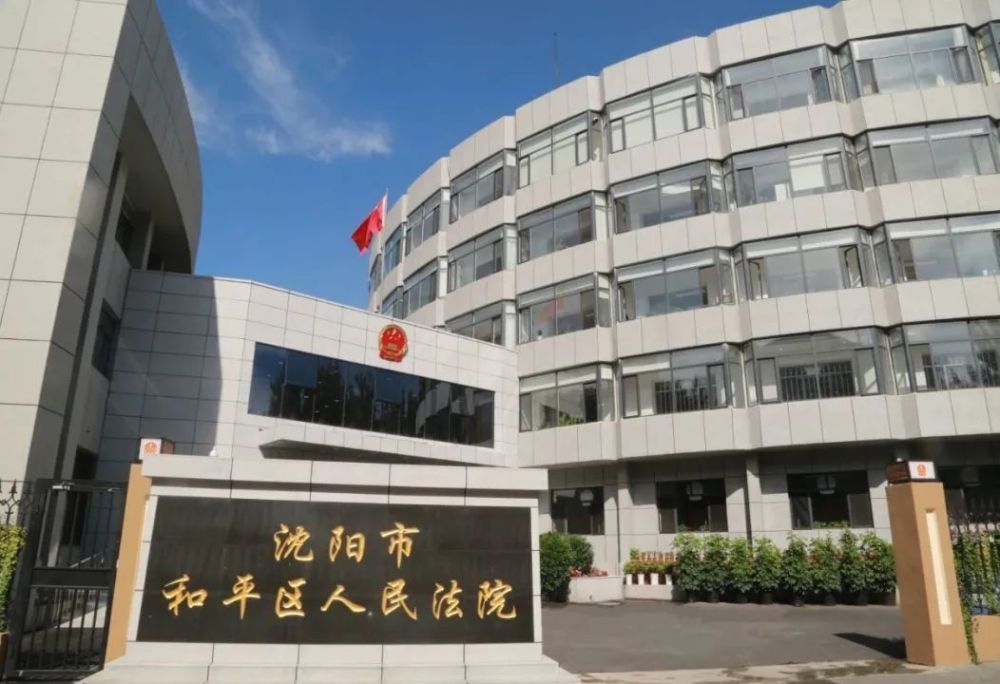 他都是女儿心中最魁梧的山峦，撑起一片天。